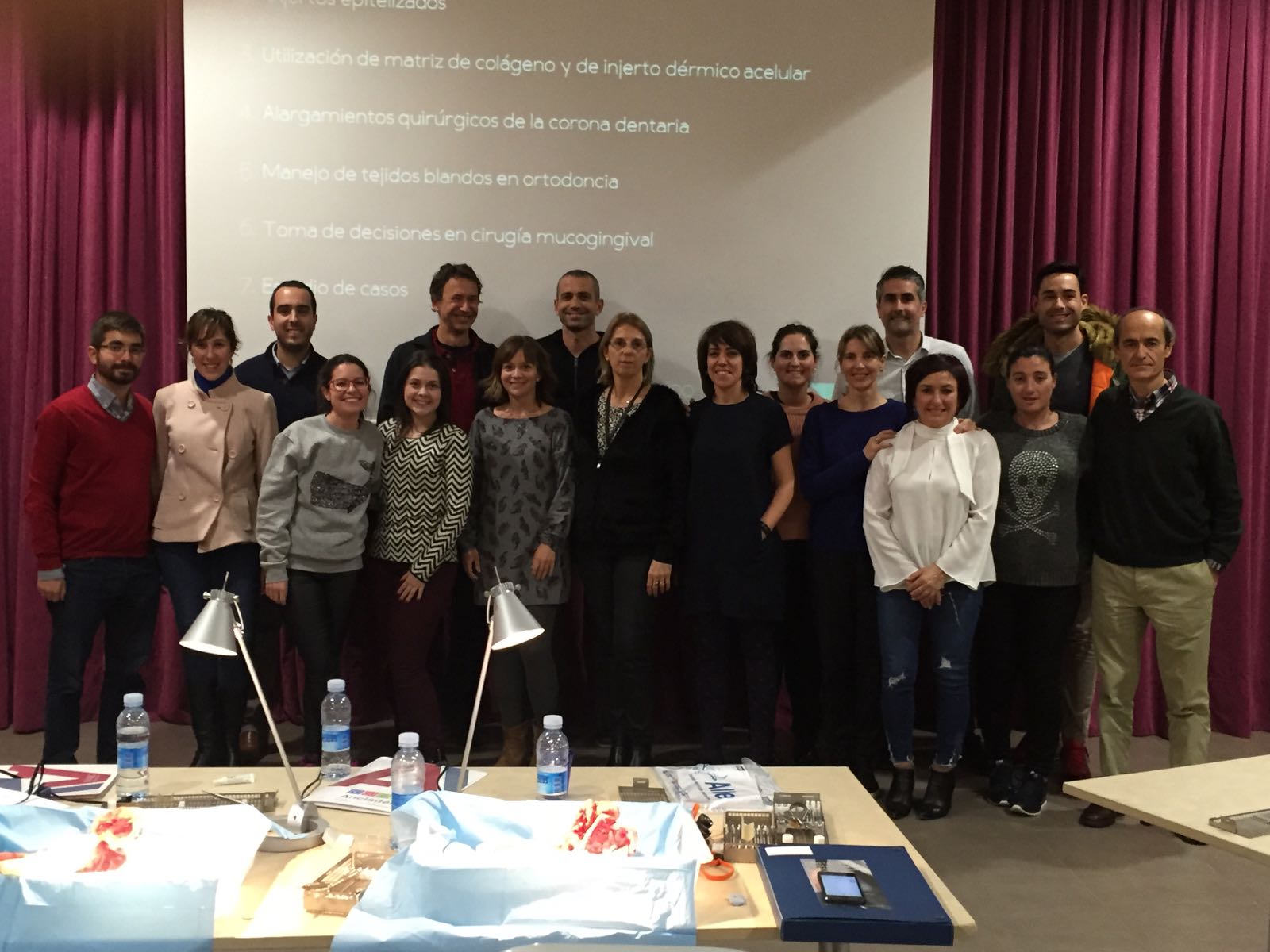 Cursos Clínica Fombellida | foto grupo curso MÓDULO I: TALLER DE SUTURAS E INJERTOS DE TEJIDO CONECTIVO - NOVIEMBRE 2016 -