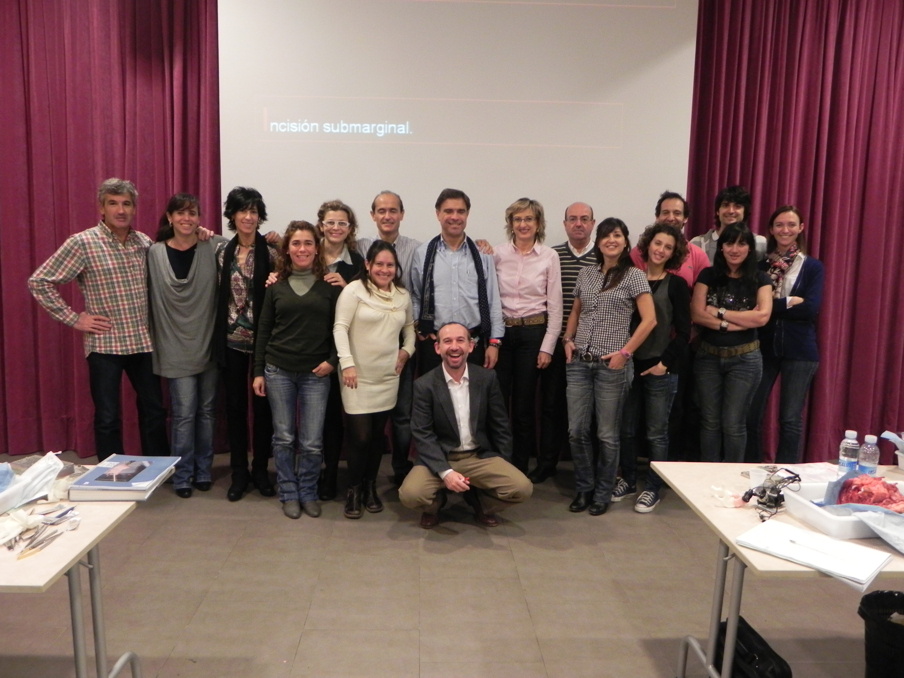 Cursos Clínica Fombellida | foto grupo curso Curso-taller de cirugía mucogingival para el dentista general Mayo 2010